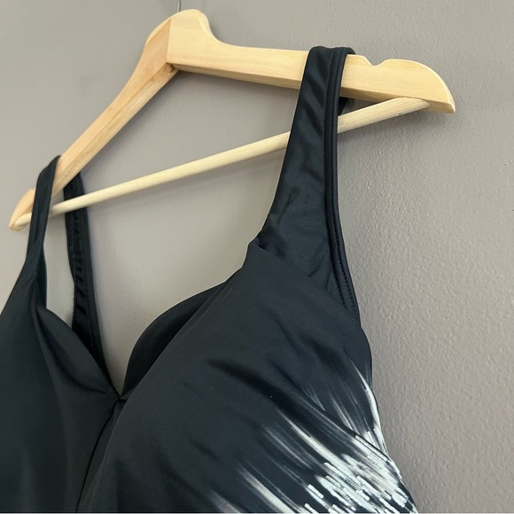 Miraclesuit Silver Shores Temptress 1 Piece Swimsuit Tummy Control Black Sz 18 - Picture 6 of 16